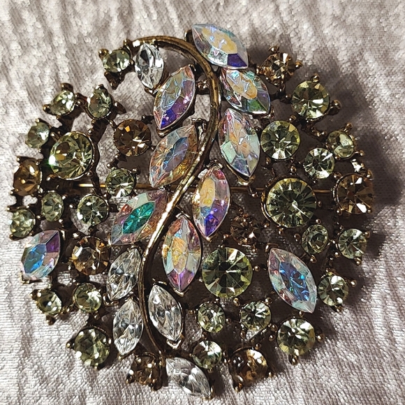 Clear Aurora Borealis Navette Mint Green Vintage Gold Tone Brooch Canary Topaz - Picture 2 of 10